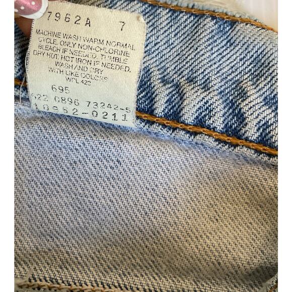 Vintage Levi’s 962 Jeans Women’s 5 Short Tapered Leg Made  USA Light Wash Denim - Picture 8 of 8